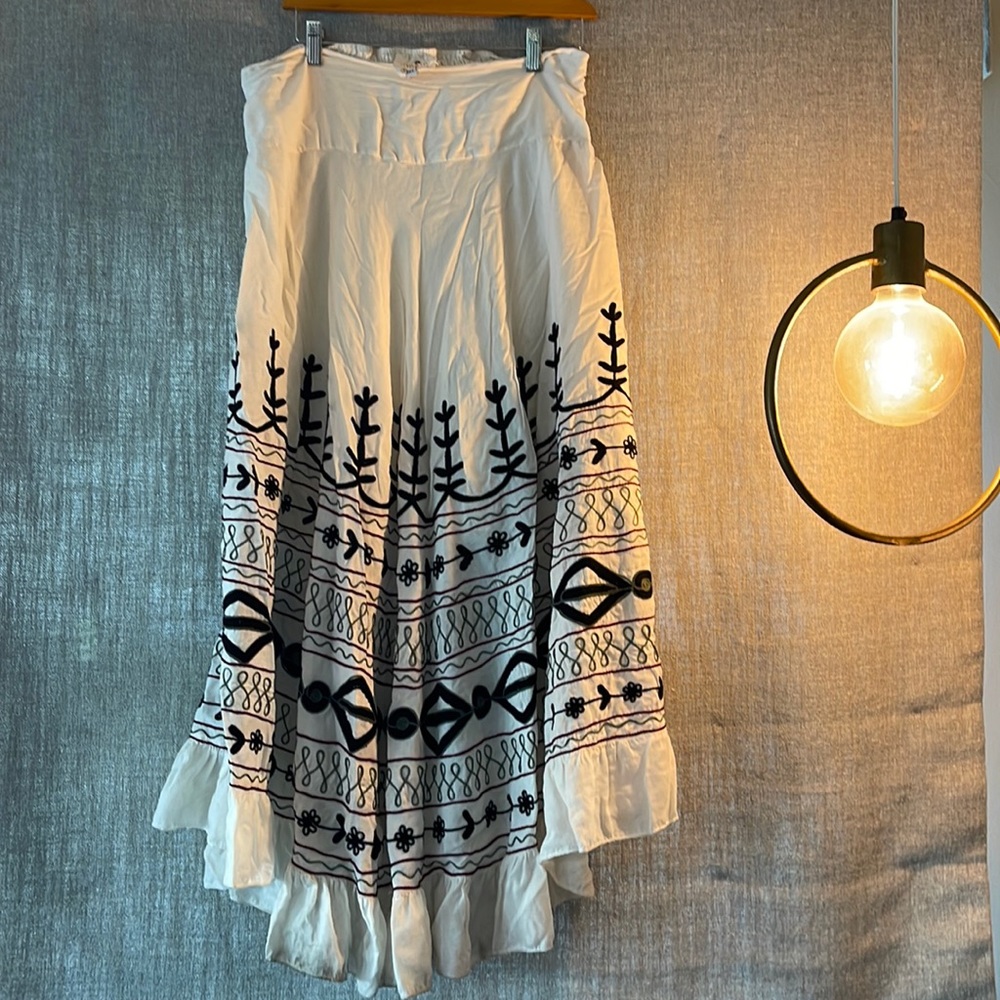 Stunning - artisanal skirt with hand embroidery. Romantic Boho prairie look!